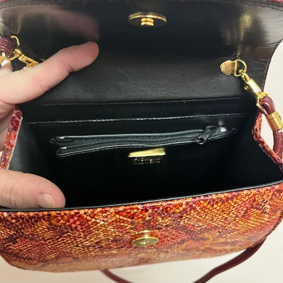 Elegant Red Snake Print Women's Bag - Picture 5 of 5